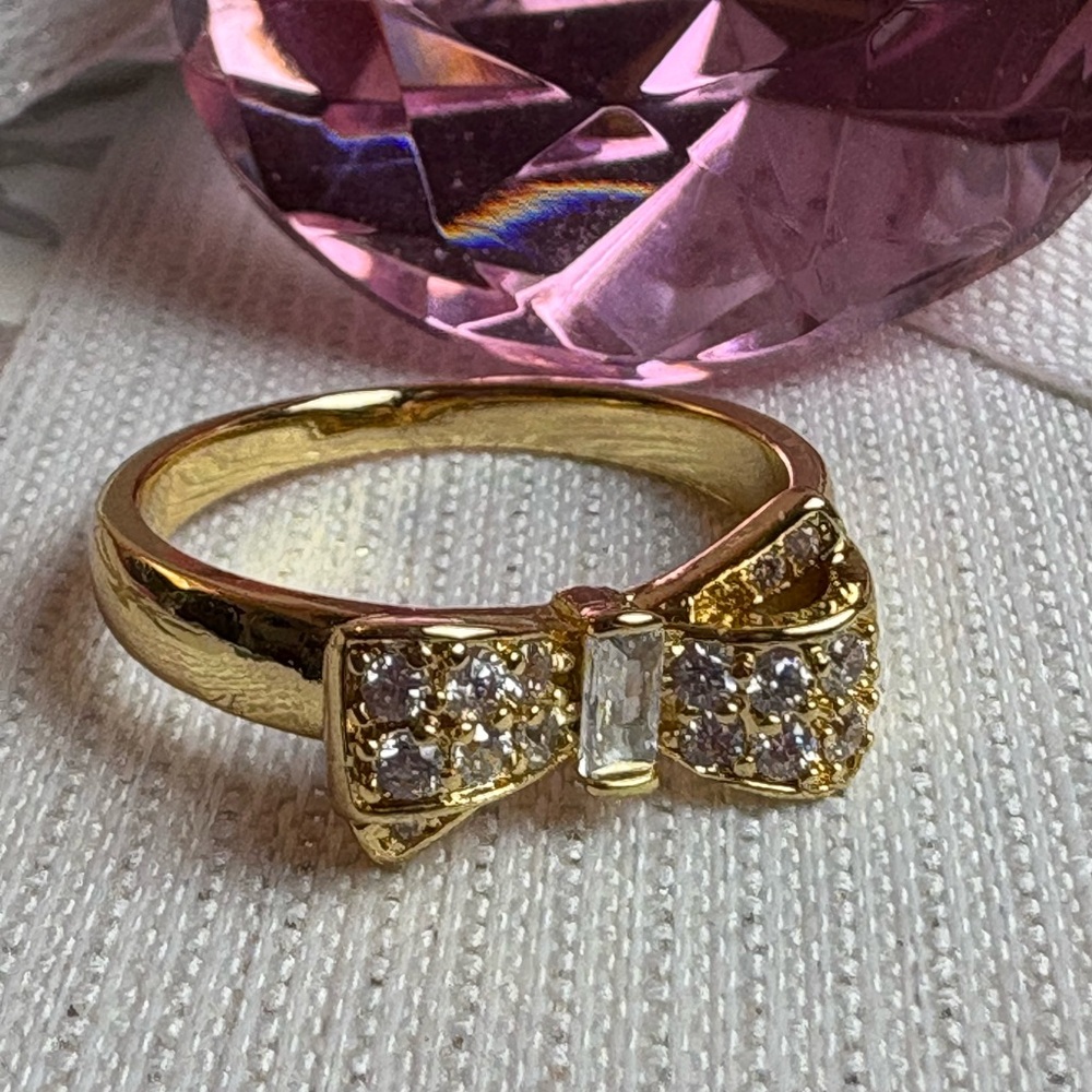 🎀Cute Bow Ring With Sparkling Crystals🎀